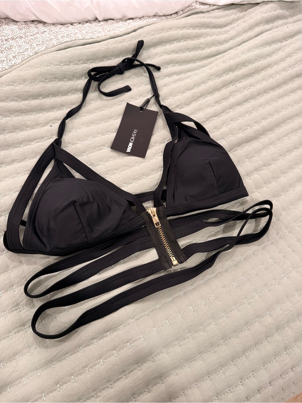 Fashion Nova Black Strappy Zip-Front Bralette